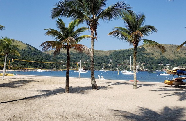 House in front of the Portogalo Canal with Deck and Wave ("finger") for boat