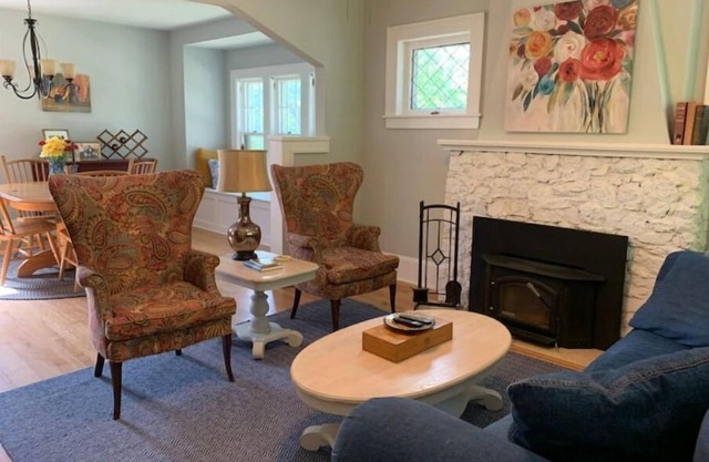 House in Quaint Neighborhood near Downtown Milwaukee Pet-Friendly!