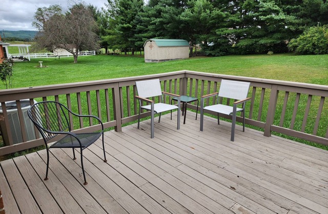 House in Quiet Neighborhood, within 10 minutes of Virginia Tech, Sleeps 6