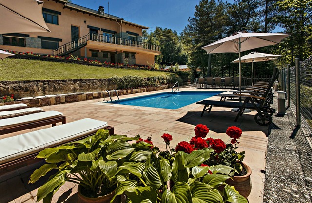 House in the middle of nature with pool and garden. Pet friendly!