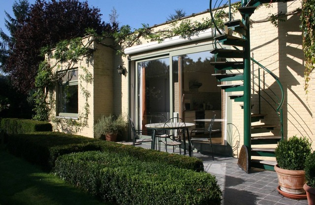 House in Zingem near Hiking Trails