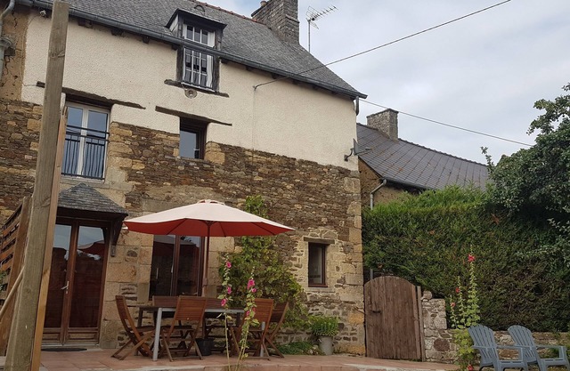 House near the lake of Bétineuc, leisure center, 10 minutes from Dinan
