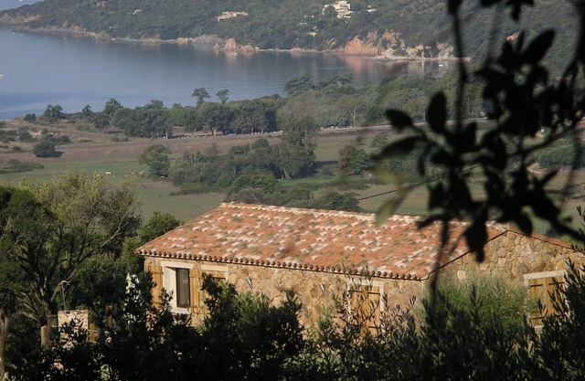 House of character between sea and mountains overlooking the Gulf of Valinco