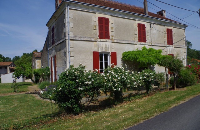 HOUSE OF CHARACTER IN THE HEART OF Marais Poitevin