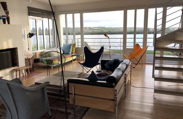 House on the edge of the harbour. Quiet with sea and garden views!