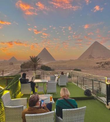 House Pyramids hotel
