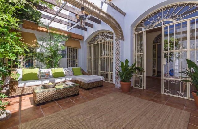 HOUSE-REFORMED PALACE WITH CHARM in SANLUCAR DE BARRAMEDA