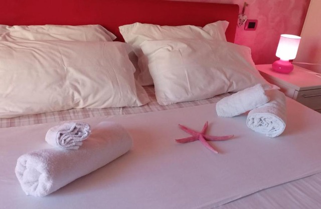 House Romantic Ad un passo dalla Stazione Appartamento & Rooms