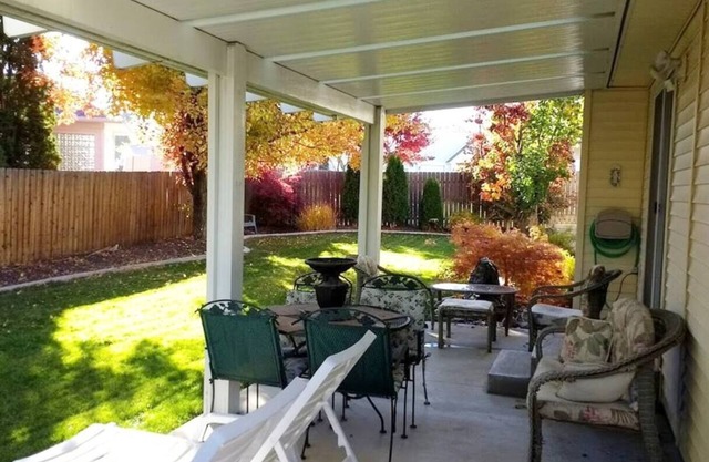 House Share with private bedroom, bathroom and garage