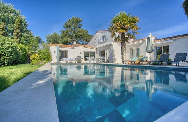 House sleeps 11 between sea and forest in Saint-Trojan-les-Bains, Île d'Oléron