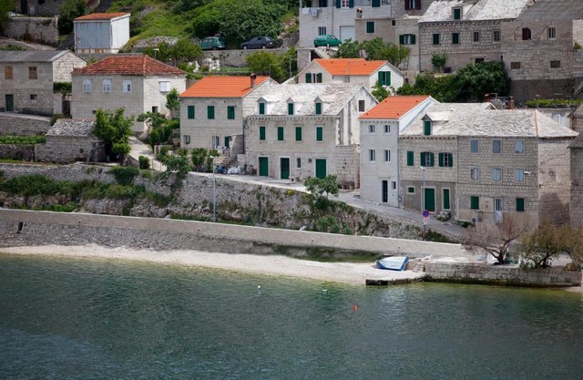 House Tea, for 5, Sea View, 5m away from the Sea