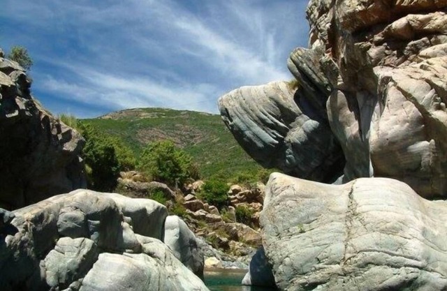 House with direct access to the natural pools of the Fango. Sleeps up to 6 people.