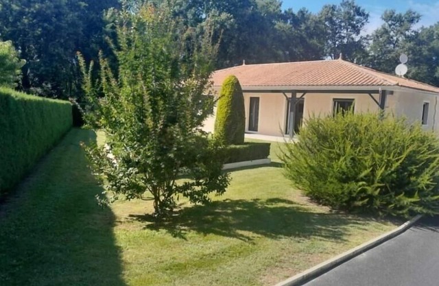 House with heated swimming pool