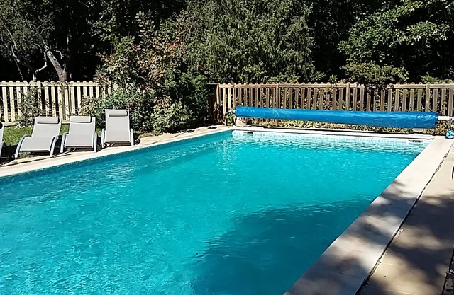 House with private pool in Provence in large wooded area *
