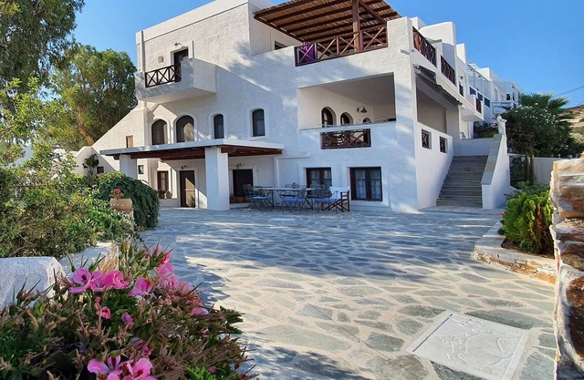 House with friendly atmosphere and sea and sun set view close to a sundy beach