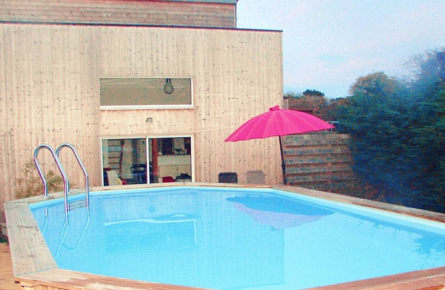 House with heated swimming pool 3 km from the beach