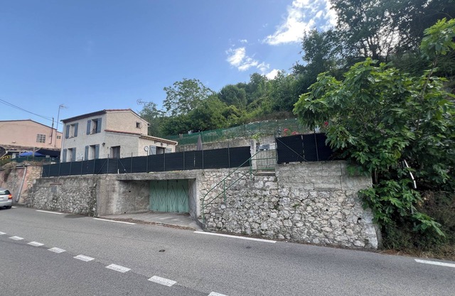 House with Jacuzzi 20 minutes from Nice
