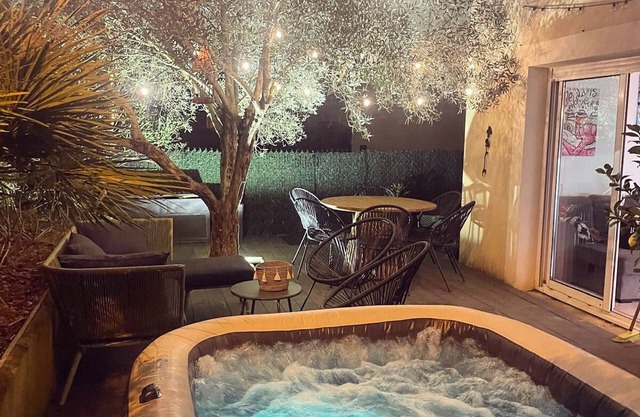 🏡 House with Jacuzzi: Bulles et Soleil in Drôme Provençale in Malataverne!🌞