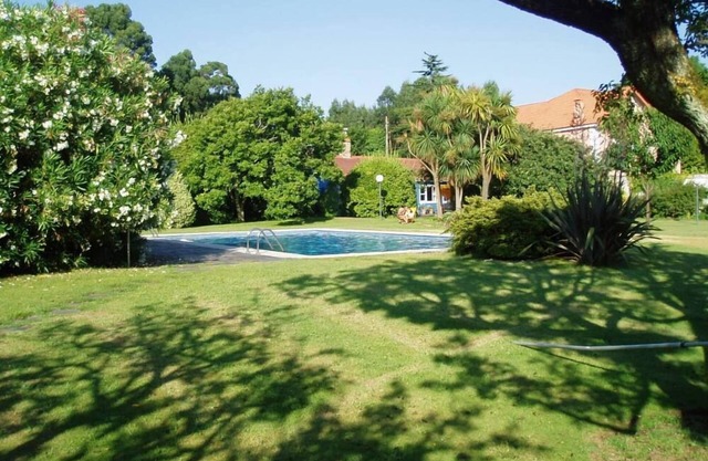 House with large private swimming pool, fireplace and garden of 3000 m2, free Wifi