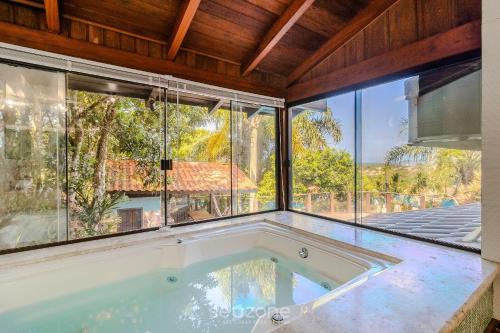 House with pool and skate park STM0500