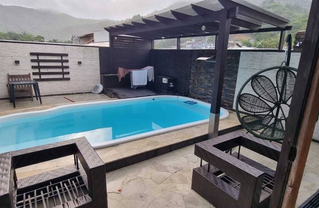 House with pool in Itapema