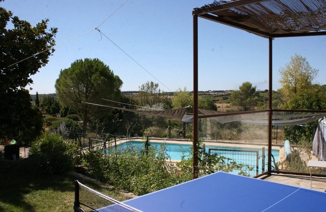 House with pool on the edge of the garrigue, dominant view