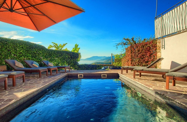 House with private garden, pool, jacuzzi and electric bikes