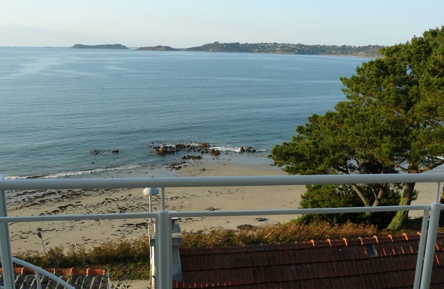 House with sea view for 6, fireplace and 340 steps from the sand