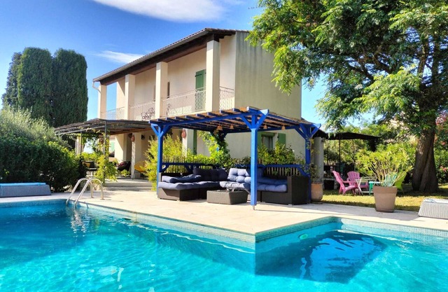 House with swimming pool near Sommières