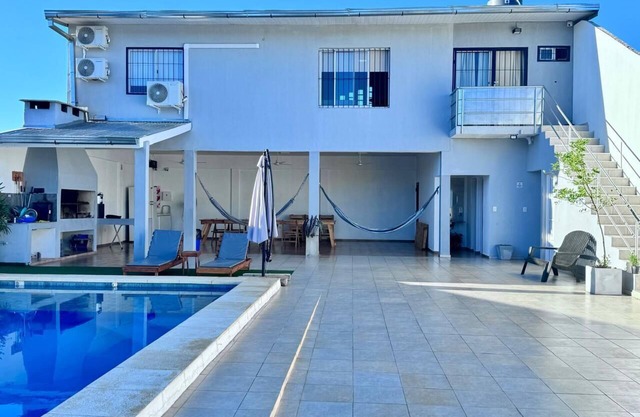 House with swimming pool, barbecue area and large patio