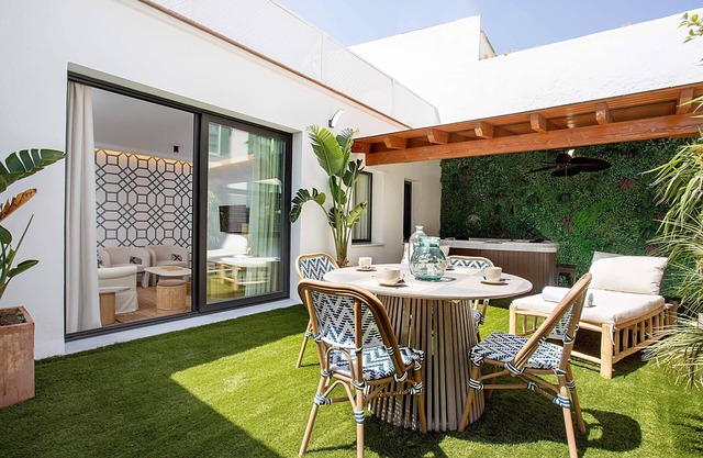 House with Terrace and Jacuzzi. Casa Lagar III