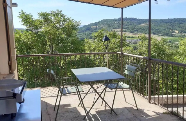 House with terrace and bicycle garage in the heart of the Luberon ALL INCLUSIVE