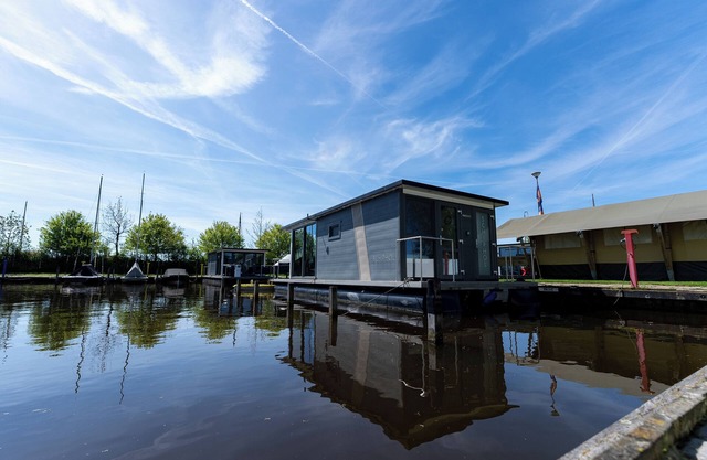 Houseboat Heeg 4 persons