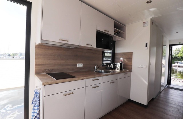 Houseboat in Lemmer with Harbor Views