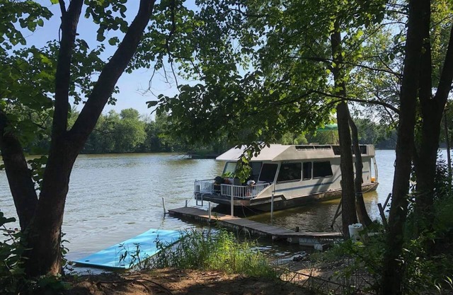 Houseboat on Grand River on private wooded lot