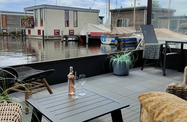 Houseboat Poellodge XL, near Amsterdam