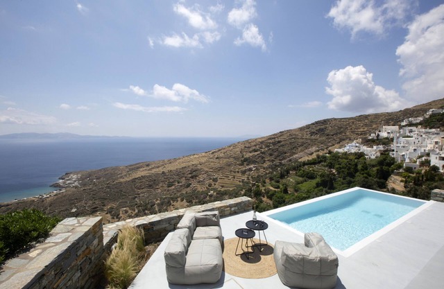 Houses G & Y in Kardiani , Tinos