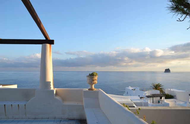Houses in Stromboli for 15 people, in quiet and sheltered area