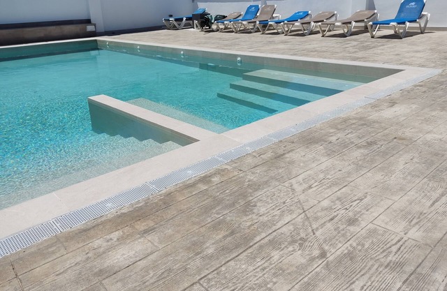 Houses with patio and barbecue for large groups