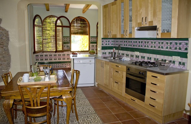 HOUSING, 2 patios and ORGANIC GARDEN, COSTA BRAVA. Newly refurbished.
