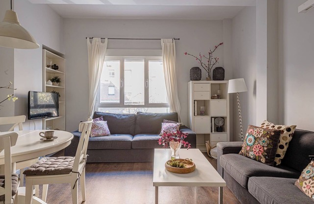 Housing Nuevos Ministerios I by Sharing Co