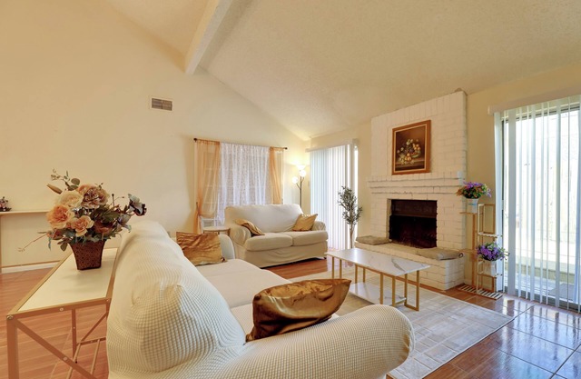 Houston Area Home w/Yard - 5 Mi to Sugar Lakes!