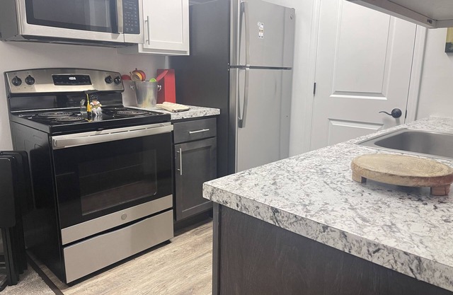 https://www.airbnb.com/h/beautiful2kingbedroomsandonesofabedonebathentireplace