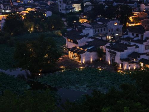 Huanghsan SU House