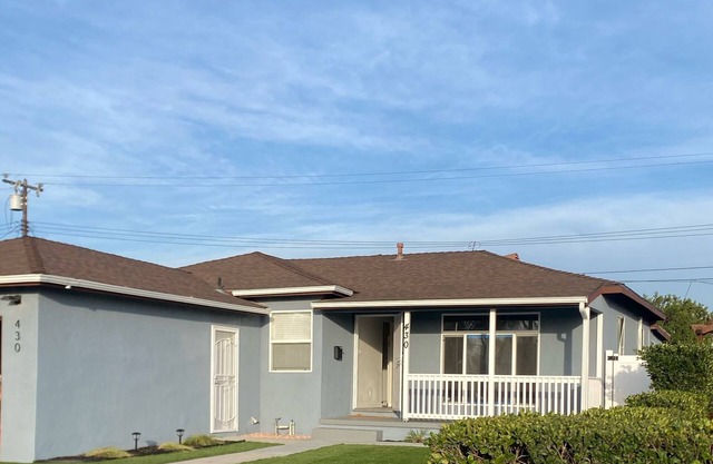 HubCityJewel-KingBed-Fenced Yard-LAX-SoFi-Disneyland