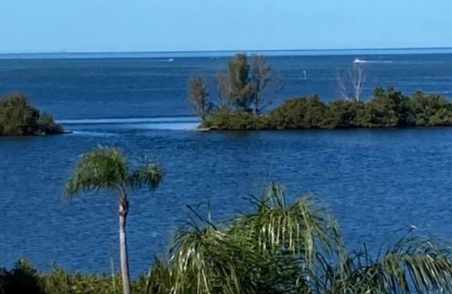 Hudson Hideaway: 2 BR/2 Bath Gulf Front Condo,Stunning Sunset from 27' Balcony