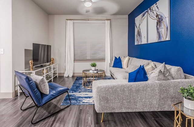 🔹Hue of Blue🔹: King Bed👑 |Fast WiFi| + more!