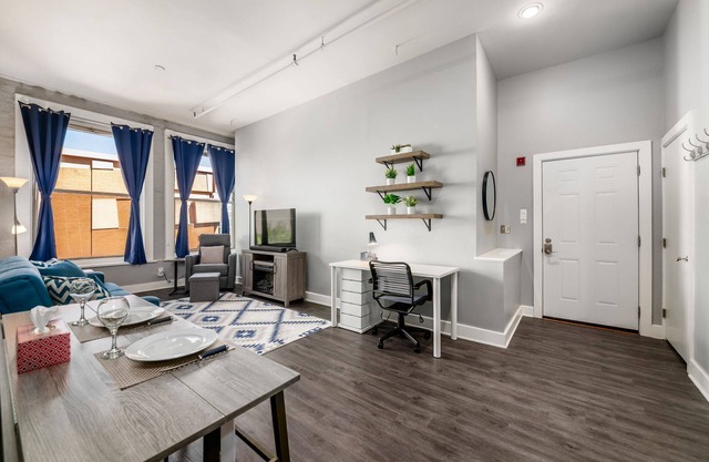 Huge 2 BR Convention Center Condo by Short North + Downtown+ North Market