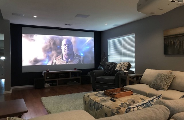 Huge 2-story, 4-bedroom with 4K Movie Theater and 6 beds