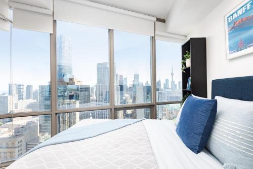 Huge 2BD 2BA with Sofa Bed and CN Tower VIew!